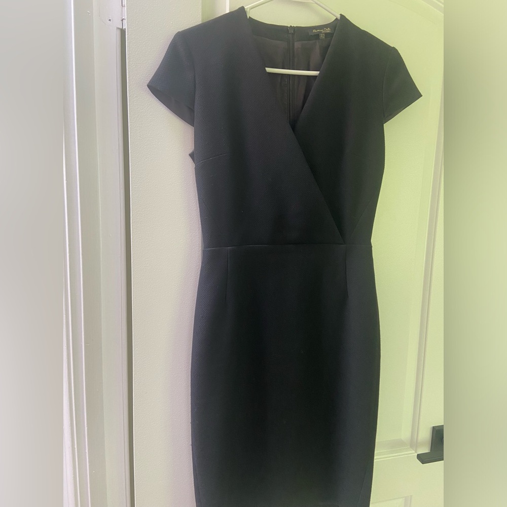 Massimo Dutti’s feminine and elegant dress